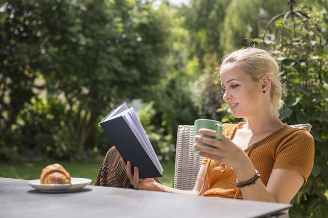 Horizon-Pest-Management-woman-reading-book-enjoying-yard